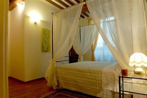 3 quartos, ferros/tábuas de passar roupa, Wi-Fi, roupa de cama