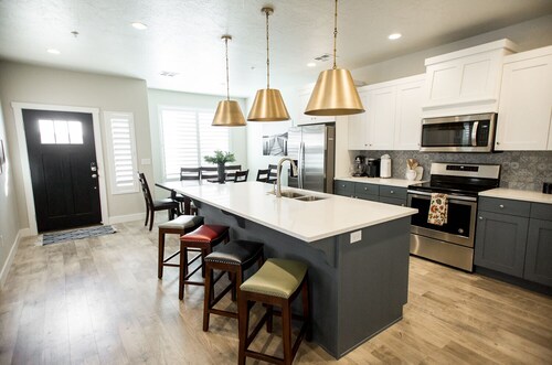 ❀Aloha❀ - Tropical Island Retreat | POOL IS OPEN!!! Great Family Friendly Vacation!