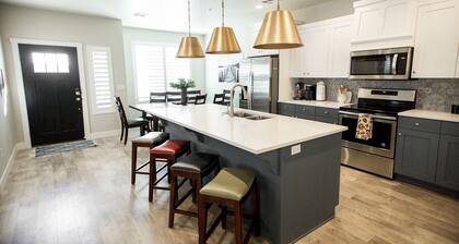 ❀Aloha❀ - Tropical Island Retreat | POOL IS OPEN!!! Great Family Friendly Vacation!