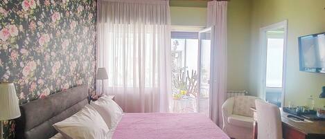 Double Room, Jetted Tub | 2 bedrooms, premium bedding, down comforters, Select Comfort beds