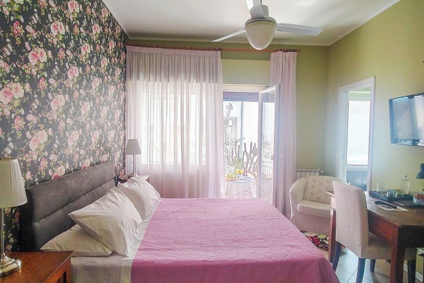 Double Room, Jetted Tub | 2 bedrooms, premium bedding, down comforters, Select Comfort beds