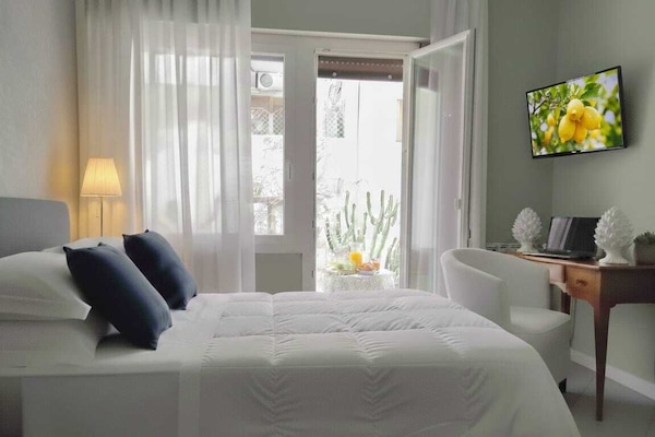 Luxury Double Room, Jetted Tub, City View | 2 bedrooms, blackout drapes, soundproofing, iron/ironing board