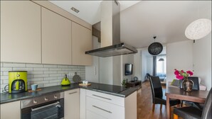 Classic Apartment | Private kitchenette | Coffee/tea maker, fridge, oven, stovetop - P&O Apartments Chmielna 1 (Warsaw)
