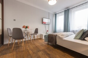 Apartemen Ekonomi | Setrika/meja setrika, Wi-Fi gratis, dan seprai linen