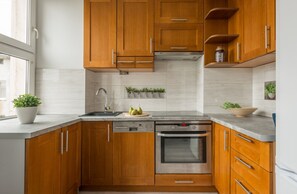 Economy Apartment | Private kitchen | Fridge, oven, stovetop, dishwasher - P&O Apartments Chmielna 3 (Warsaw)