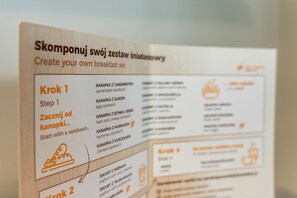 Daily cooked-to-order breakfast (PLN 25 per person)