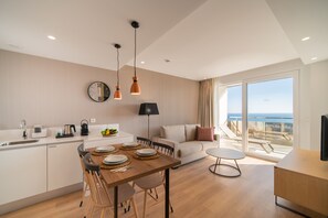Premium Apartment, 1 Bedroom, Sea View, Tower | Living room | 42-inch Smart TV with satellite channels, TV - Ahoy Apartments (El Campello)