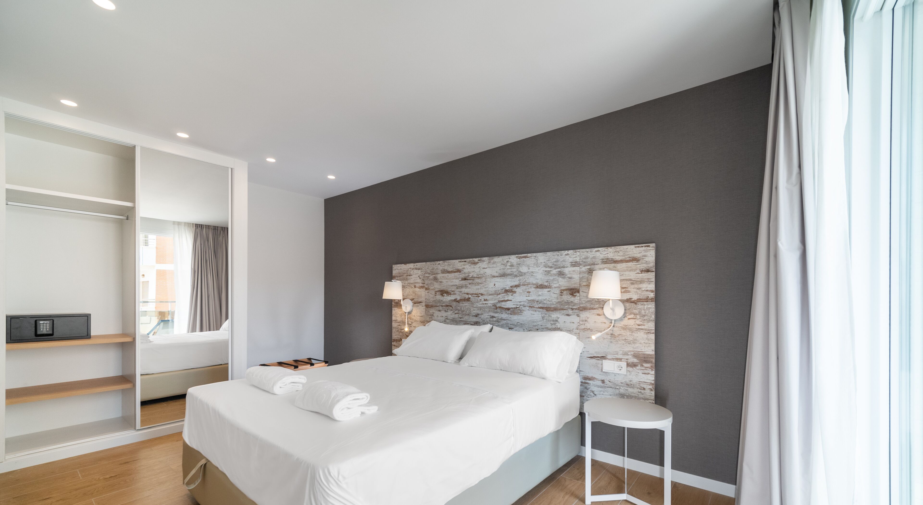 Standard-Apartment, 1 Queen-Bett und Schlafsofa, barrierearm, Balkon | Bettwäsche aus ägyptischer Baumwolle, hochwertige Bettwaren
