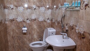 واي فاي مجانًا وملاءات أسرّة