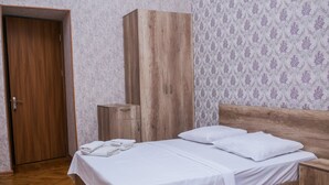 واي فاي مجانًا وملاءات أسرّة
