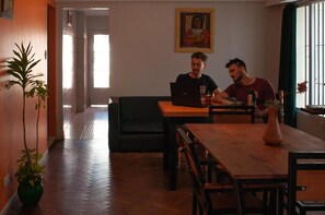 TV - Hostel Casa Borges (Adrogué)