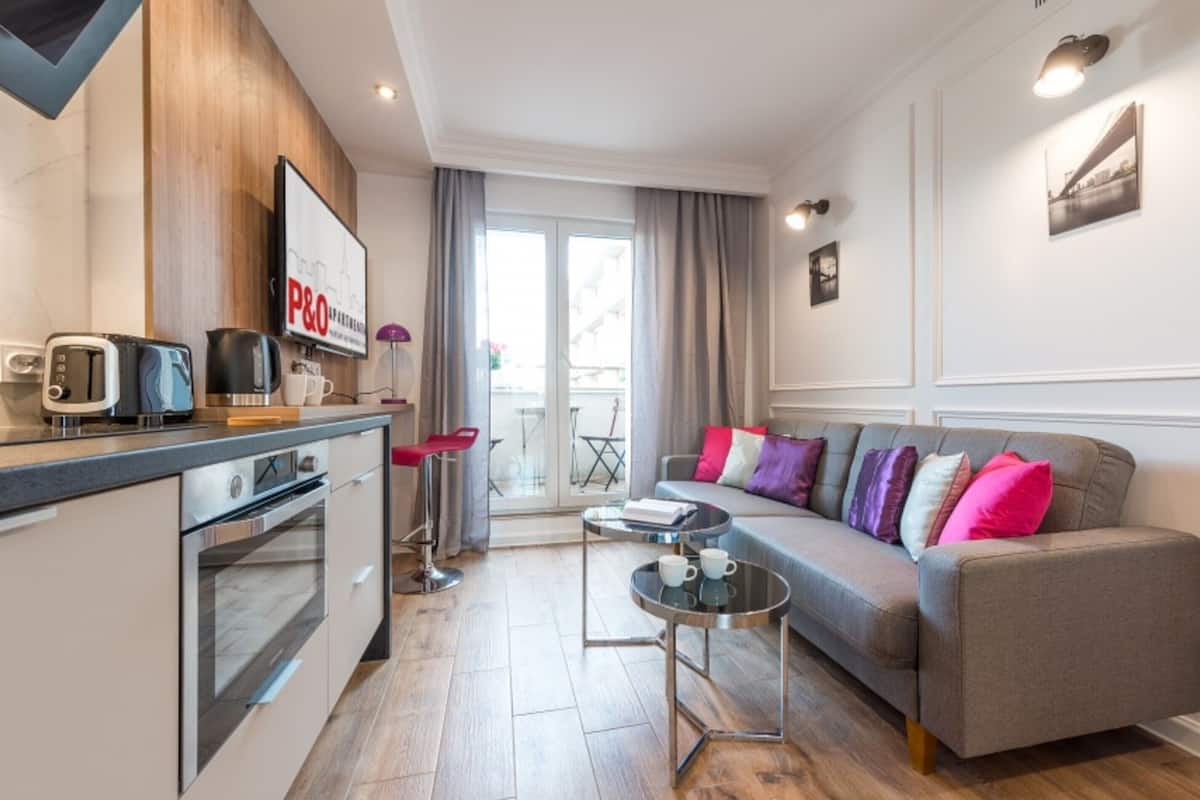 Economy appartement | Woonruimte | Flatscreentelevisie