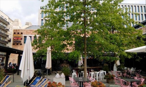 Property grounds - P&O Apartments Emilii Plater 3 (Warsaw)