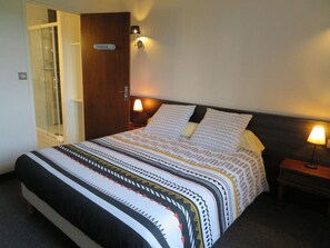 Habitación doble estándar, baño privado | Wifi gratis y ropa de cama 