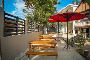 Breakfast, lunch and dinner served