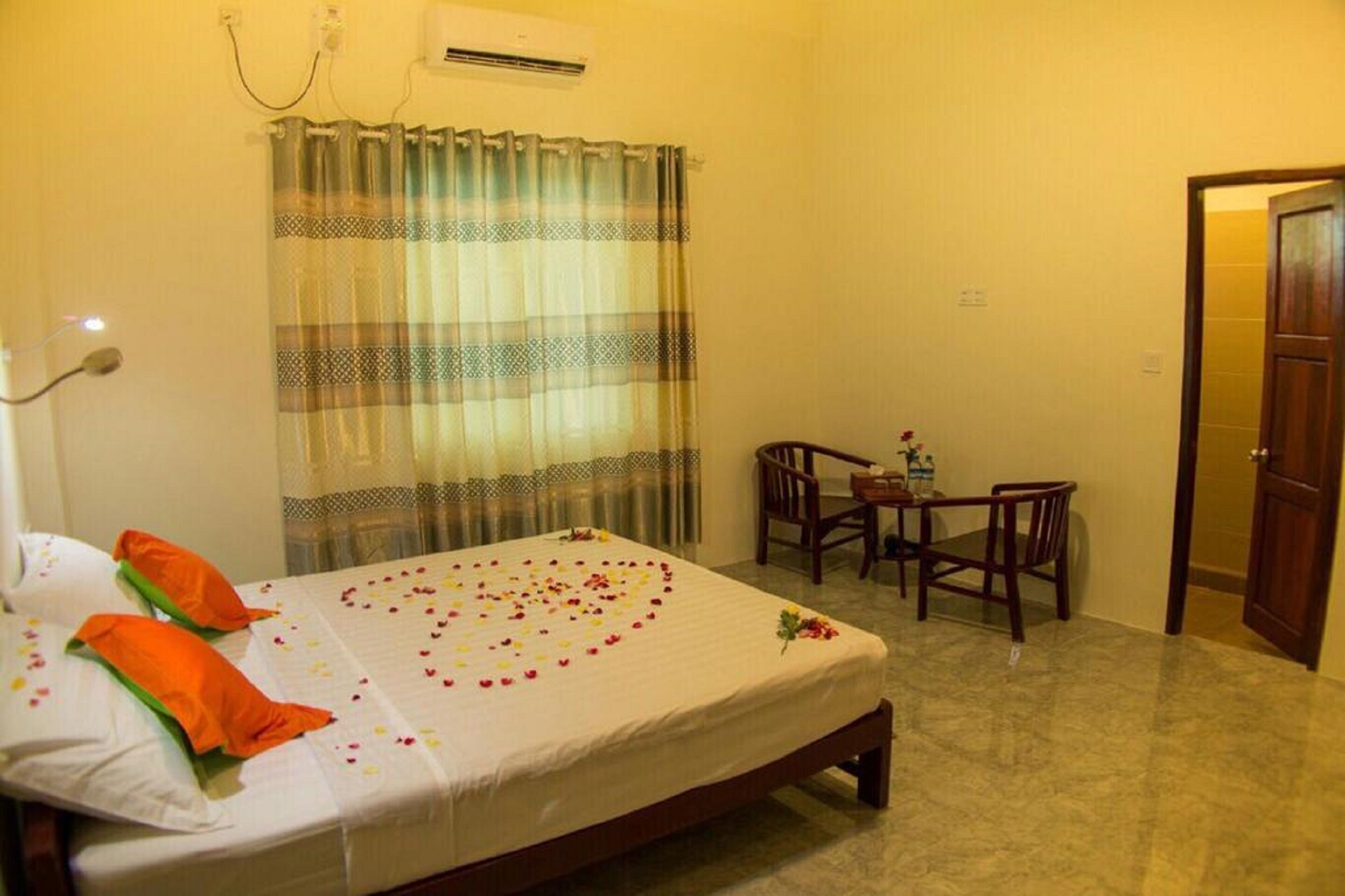 Double Room | In-room safe, desk, soundproofing, rollaway beds