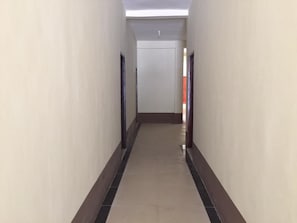 Hallway - Golden Queen Guest House (Ngapali)
