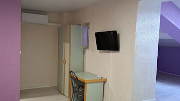 Familiekamer | Een bureau, een strijkplank/strijkijzer, gratis wifi, beddengoed