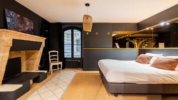 Superior tweepersoonskamer, uitzicht op binnenplaats (Chambre Grands Hommes)