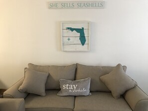 Smart TV - NAVARRE BEACH Condo! FIRST FLOOR Clean, cozy & beachy! Sleeps 4, full Kitchen (Navarre Beach)