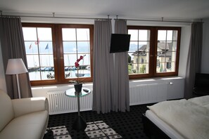 Junior Suite | In-room safe, desk, iron/ironing board, free WiFi