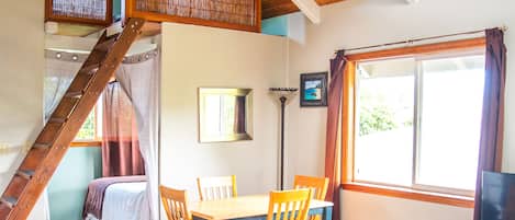 1 slaapkamer, een strijkplank/strijkijzer, reisbedje, wifi