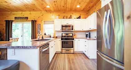 Uusi! Glen Arbor, kävelymatka kaupunkiin, teatteri, biljardipöytä, 60 pelihallia