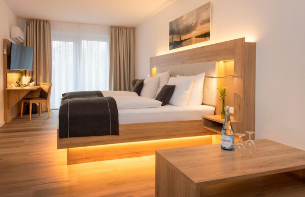 In-room safe, desk, blackout curtains, rollaway beds - Four Stars by City Hotel (Meckenheim)