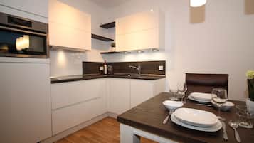 Apartment (W45, incl. end cleaning fee €91) | Makan dalam bilik