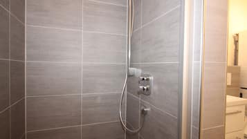 Apartment (W45, incl. end cleaning fee €91) | Bathroom | Shower, rainfall showerhead, hair dryer, towels