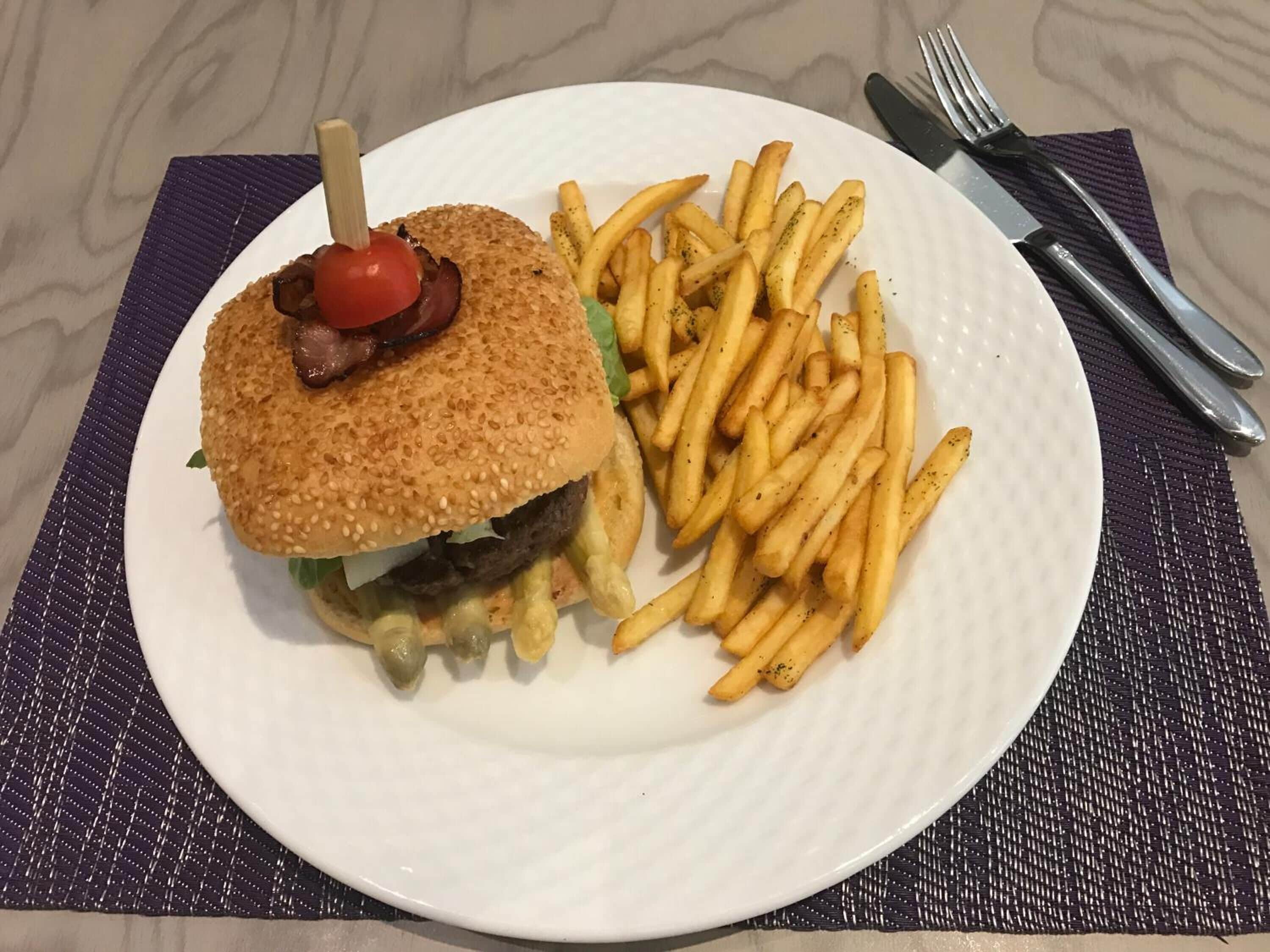 lunch and dinner served