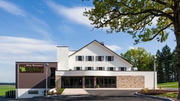 Vista frontal de la propiedad