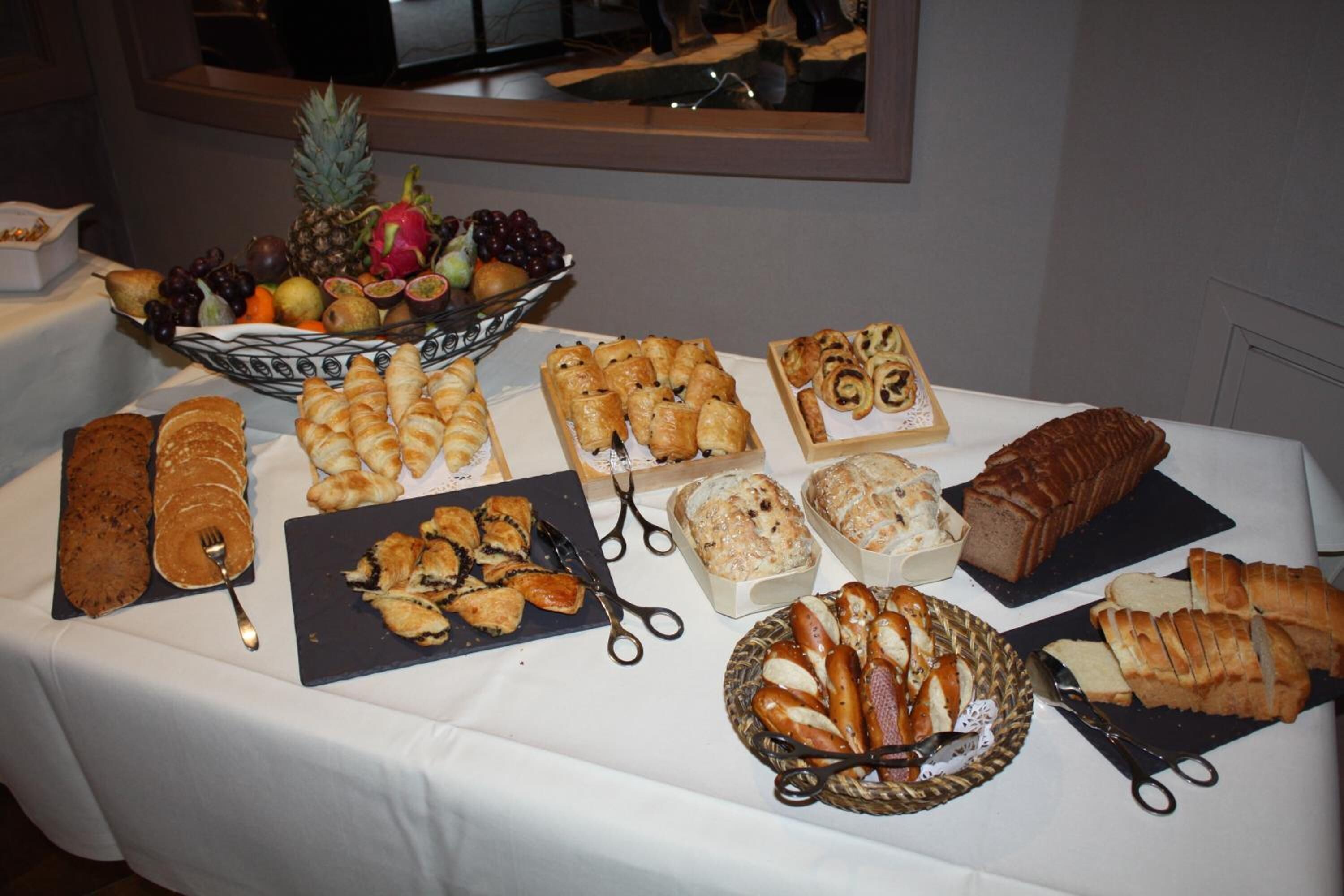 lunch and dinner served