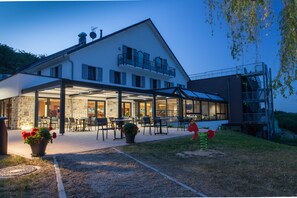 Façade de lâhĂ©bergement - soirĂ©e/nuit