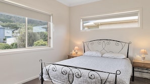 4 bedrooms, iron/ironing board