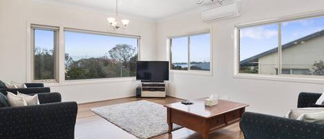 Télévision, console de jeux vidéo, lecteur de DVD, médiathÚque