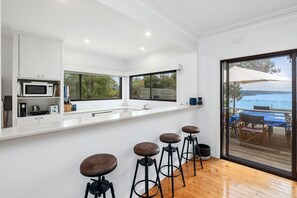 Dining - The George (Lorne)