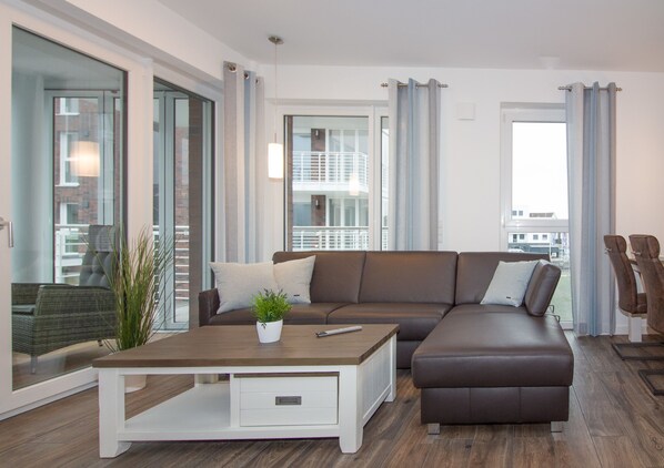 Apartment (W46, incl. end cleaning fee €91) | 2 bedrooms, blackout drapes, soundproofing, cribs/infant beds - Wohnen am Yachthafen W46 (Cuxhaven)