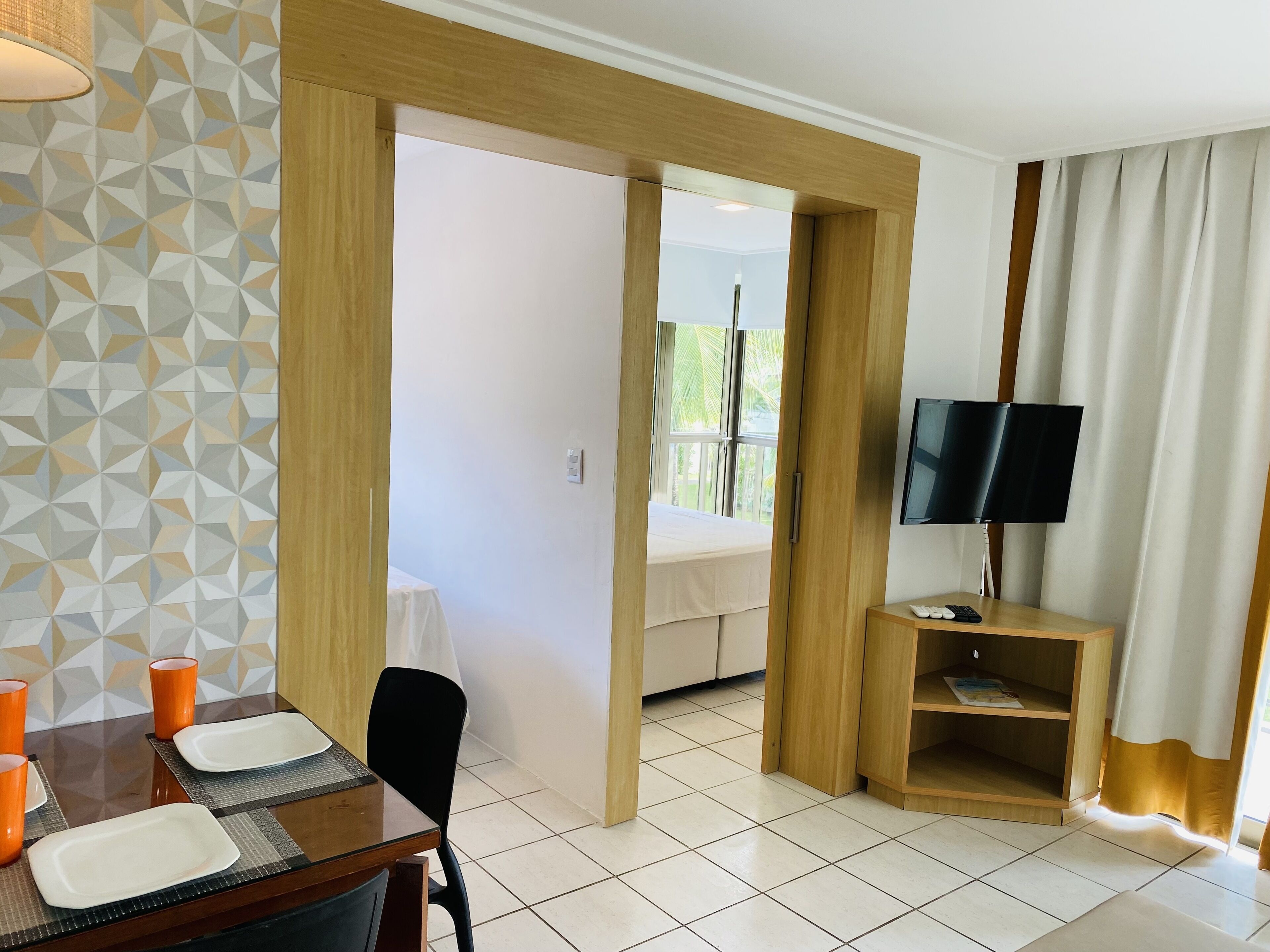 3 quartos, cofres nos quartos, escrivaninha, berço de viagem