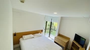 3 quartos, cofres nos quartos, escrivaninha, berço de viagem