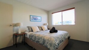 2 bedrooms, iron/ironing board, bed sheets