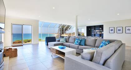 Neptune - Absolute Beachfront - Stunning Views