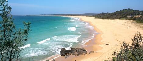 Una playa cerca