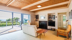 TV, fireplace, DVD player, music library - Anglesea Outlook - Anglesea (Anglesea)