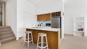 Fridge, microwave, dishwasher, coffee/tea maker - Apollo Blue 11 - Modern, Ocean Views, Central Location. (Apollo Bay)