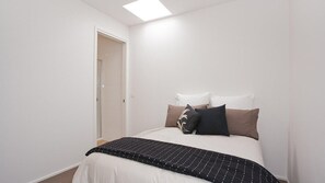 2 bedrooms, iron/ironing board, bed sheets