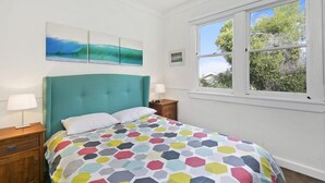 3 bedrooms, iron/ironing board, WiFi, bed sheets - Morningside (Lorne)