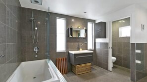 Douche, articles de toilette gratuits