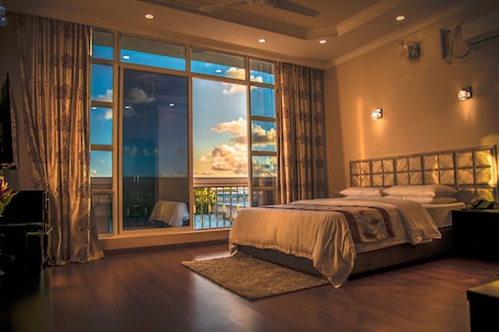 Villa Grand, 1 letto queen, non fumatori | Biancheria da letto di alta qualità, una scrivania, postazione laptop. Abuharee Grand
