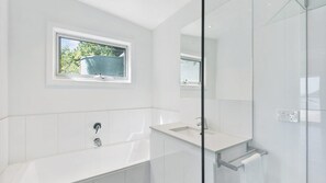 Dusche, kostenlose Toilettenartikel